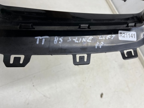 Kratka zderzaka Audi TT TTS S-Line Sline 18-23r. Lift prawa przednia prawy przód listwa 8S0807958 Kratka zderzaka Audi TT TTS S-Line Sline 18-23r. Lift prawa przednia prawy przód listwa 8S0807958