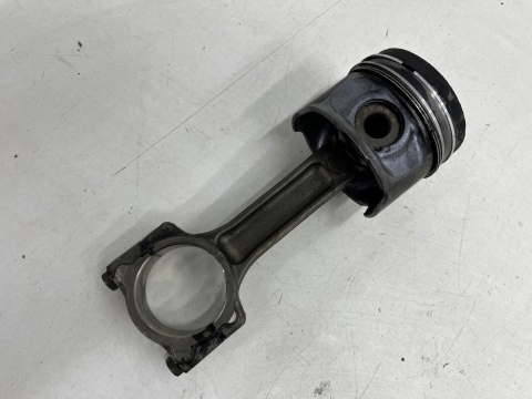 Tłok korbowód Renault Megane Clio Scenic Laguna Dacia Logan Duster Sandero Nissan Note Qashqai Micra 1.5 dCi kod silnika K9KT766