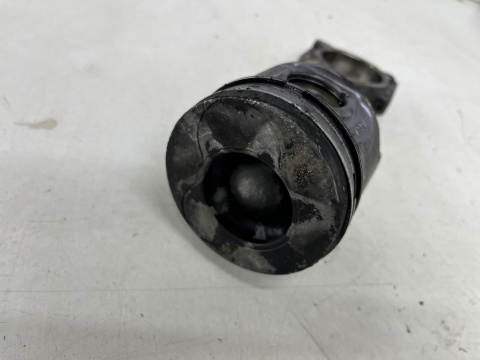 Tłok korbowód Renault Megane Clio Scenic Laguna Dacia Logan Duster Sandero Nissan Note Qashqai Micra 1.5 dCi kod silnika K9KT766