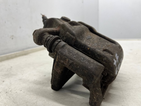 Zacisk hamulcowy Dacia Logan 1 I 04-12r lewe przednie jarzmo mocowanie Zacisk hamulcowy Dacia Logan 1 I 04-12r lewe przednie jarzmo mocowanie