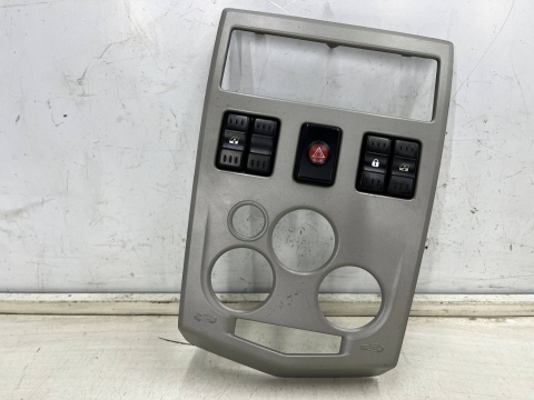 Deska rozdzielcza Dacia Logan 1 I MCV konsola środkowa deski ramka obudowa radia dekor 8200751186 Deska rozdzielcza Dacia Logan 1 I MCV konsola środkowa deski ramka obudowa radia dekor 8200751186