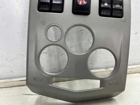 Deska rozdzielcza Dacia Logan 1 I MCV konsola środkowa deski ramka obudowa radia dekor 8200751186 Deska rozdzielcza Dacia Logan 1 I MCV konsola środkowa deski ramka obudowa radia dekor 8200751186