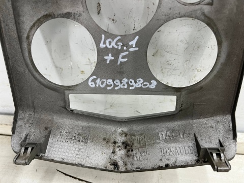 Deska rozdzielcza Dacia Logan 1 I MCV konsola środkowa deski ramka obudowa radia dekor 8200751186 Deska rozdzielcza Dacia Logan 1 I MCV konsola środkowa deski ramka obudowa radia dekor 8200751186