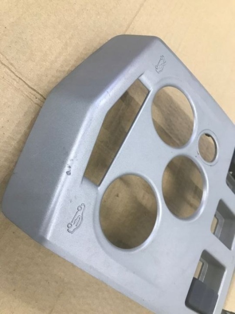 Deska rozdzielcza Dacia Logan 1 I MCV konsola środkowa deski ramka obudowa radia dekor 8200751186 Deska rozdzielcza Dacia Logan 1 I MCV konsola środkowa deski ramka obudowa radia dekor 8200751186