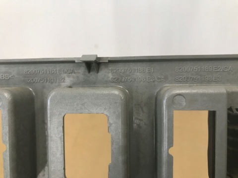 Deska rozdzielcza Dacia Logan 1 I MCV konsola środkowa deski ramka obudowa radia dekor 8200751186 Deska rozdzielcza Dacia Logan 1 I MCV konsola środkowa deski ramka obudowa radia dekor 8200751186