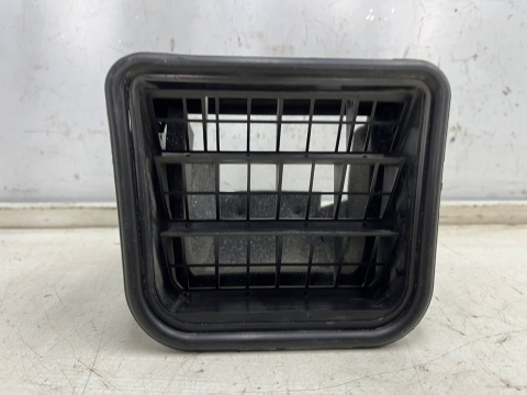 Kratka wentylacyjna Audi A5 II 8w F5 + Sportback Macan 16r.- lewa prawa tylna ODPOWIETRZAJĄCA pod zderzakiem bagażnika Kratka wentylacyjna Audi A5 II 8w F5 + Sportback Macan 16r.- lewa prawa tylna ODPOWIETRZAJĄCA pod zderzakiem bagażnika