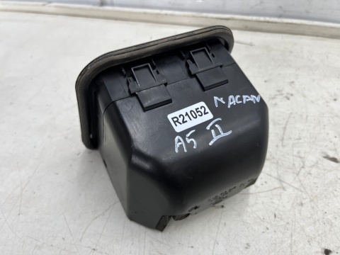 Kratka wentylacyjna Audi A5 II 8w F5 + Sportback Macan 16r.- lewa prawa tylna ODPOWIETRZAJĄCA pod zderzakiem bagażnika Kratka wentylacyjna Audi A5 II 8w F5 + Sportback Macan 16r.- lewa prawa tylna ODPOWIETRZAJĄCA pod zderzakiem bagażnika