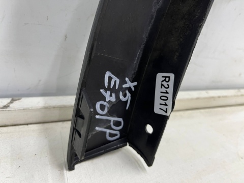Listwa BMW X5 E70 06-13r. prawy przedni rant nadkola błotnika nakładka prawy przód 7158428 Listwa BMW X5 E70 06-13r. prawy przedni rant nadkola błotnika nakładka prawy przód 7158428