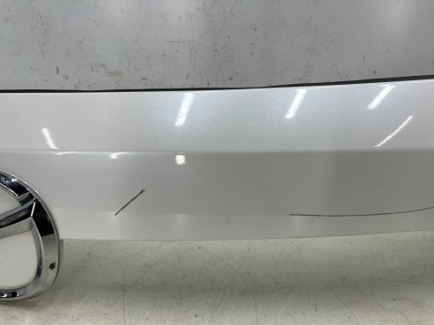 Listwa Mazda CX-5 II CX5 II KF KB 17r.- blenda nakładka górna klapy bagażnika KB7W-50811 Listwa Mazda CX-5 II CX5 II KF KB 17r.- blenda nakładka górna klapy bagażnika KB7W-50811