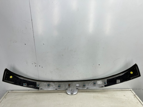 Listwa Mazda CX-5 II CX5 II KF KB 17r.- blenda nakładka górna klapy bagażnika KB7W-50811 Listwa Mazda CX-5 II CX5 II KF KB 17r.- blenda nakładka górna klapy bagażnika KB7W-50811