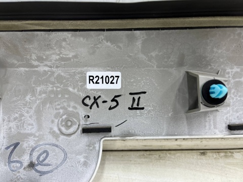 Listwa Mazda CX-5 II CX5 II KF KB 17r.- blenda nakładka górna klapy bagażnika KB7W-50811 Listwa Mazda CX-5 II CX5 II KF KB 17r.- blenda nakładka górna klapy bagażnika KB7W-50811