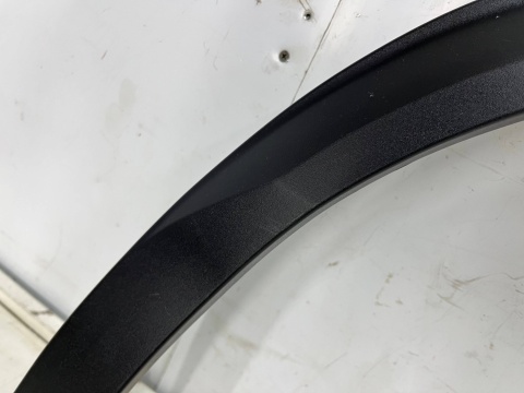 Listwa Peugeot 2008 II 19r.- lewy przedni rant nadkola błotnika nakładka lewy przód 9825736480 Listwa Peugeot 2008 II 19r.- lewy przedni rant nadkola błotnika nakładka lewy przód 9825736480