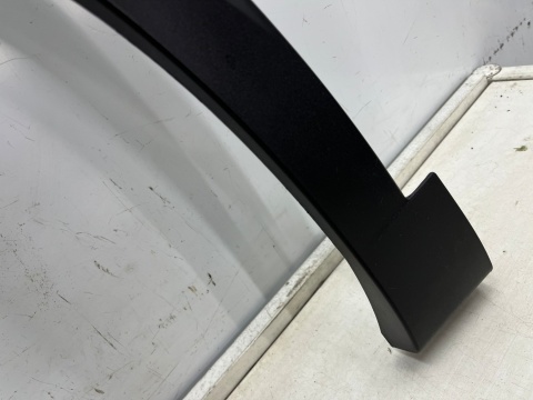 Listwa Peugeot 2008 II 19r.- lewy przedni rant nadkola błotnika nakładka lewy przód 9825736480 Listwa Peugeot 2008 II 19r.- lewy przedni rant nadkola błotnika nakładka lewy przód 9825736480