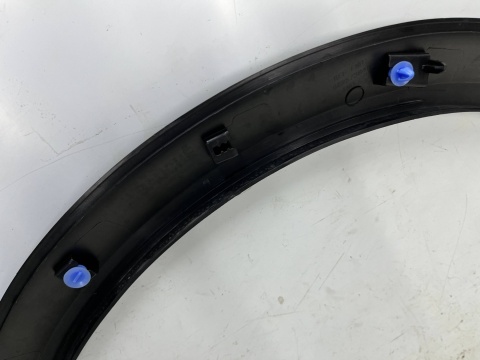 Listwa Peugeot 2008 II 19r.- lewy przedni rant nadkola błotnika nakładka lewy przód 9825736480 Listwa Peugeot 2008 II 19r.- lewy przedni rant nadkola błotnika nakładka lewy przód 9825736480