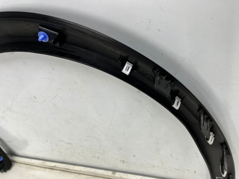 Listwa Peugeot 2008 II 19r.- lewy przedni rant nadkola błotnika nakładka lewy przód 9825736480 Listwa Peugeot 2008 II 19r.- lewy przedni rant nadkola błotnika nakładka lewy przód 9825736480