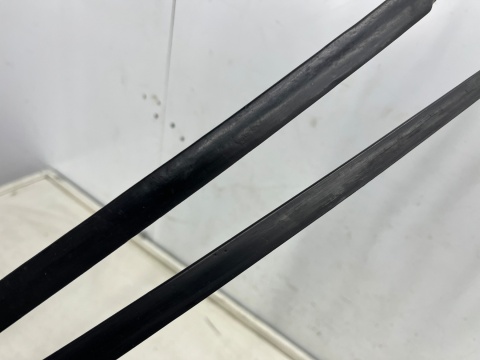 Listwa VW Passat B5 96-05r. prawa lewa nakładka zgarniająca szyby przedniej czołowej zaślepki komplet Listwa VW Passat B5 96-05r. prawa lewa nakładka zgarniająca szyby przedniej czołowej zaślepki komplet