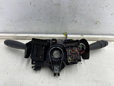 Manetka Dacia Logan 1 I 05-14r. przełącznik światel kierunkowskazów wycieraczek taśma poduszki pająk zespolony Manetka Dacia Logan 1 I 05-14r. przełącznik światel kierunkowskazów wycieraczek taśma poduszki pająk zespolony