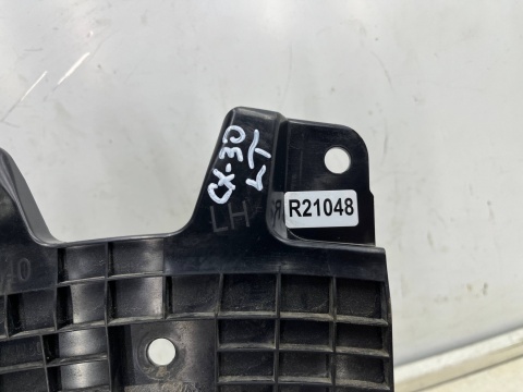 Ślizg Mazda CX-30 CX30 19r.- LEWE tylne mocowanie zderzaka wspornik uchwyt lewy tył dfr551u40 Ślizg Mazda CX-30 CX30 19r.- LEWE tylne mocowanie zderzaka wspornik uchwyt lewy tył dfr551u40