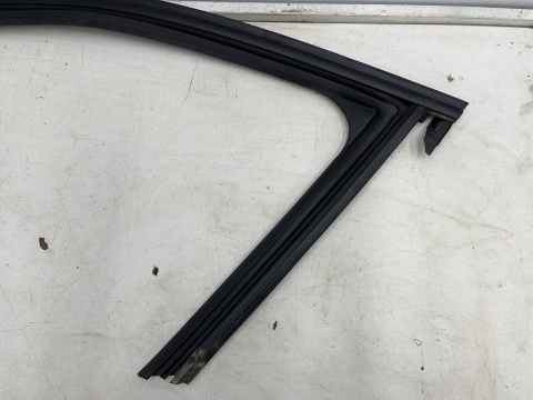 Uszczelka Citroen C3 III 16-24r. guma szyby ramki lewych przednich drzwi kierowcy NIE USZKODZONA 9813201980 Uszczelka Citroen C3 III 16-24r. guma szyby ramki lewych przednich drzwi kierowcy NIE USZKODZONA 9813201980