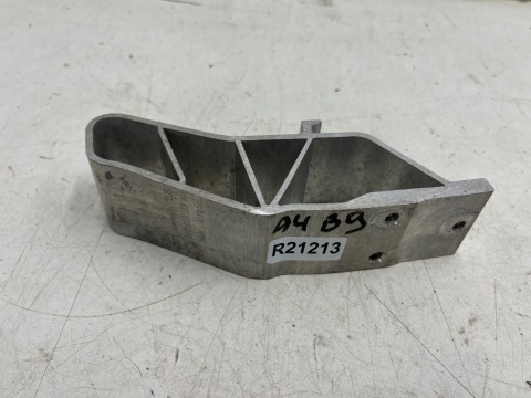 Belka zderzaka Audi A4 B9 15-19r. prawe mocowanie belki narożnik przód 8w0959193a