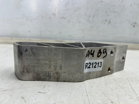 Belka zderzaka Audi A4 B9 15-19r. prawe mocowanie belki narożnik przód 8w0959193a Belka zderzaka Audi A4 B9 15-19r. prawe mocowanie belki narożnik przód 8w0959193a