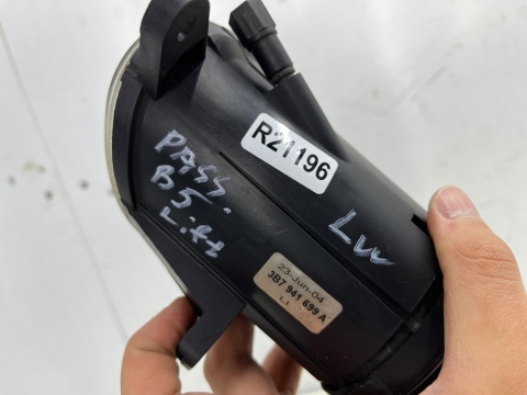 Halogen VW Passat B5 Lift 00-05r. LEWY przedni halogen lampa swiatło przeciwmgielne oryginalne 3b7941699a Halogen VW Passat B5 Lift 00-05r. LEWY przedni halogen lampa swiatło przeciwmgielne oryginalne 3b7941699a