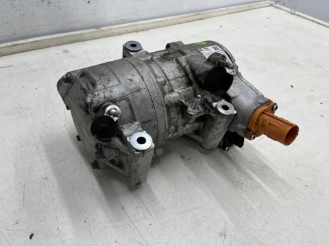 Kompresor klimatyzacji Citroen C4 Jumpy Berlingo Peugeot 208 2008 Partner Combo Corsa Mokka Vivaro 19r.- sprężarka 9847929580 Kompresor klimatyzacji Citroen C4 Jumpy Berlingo Peugeot 208 2008 Partner Combo Corsa Mokka Vivaro 19r.- sprężarka 9847929580