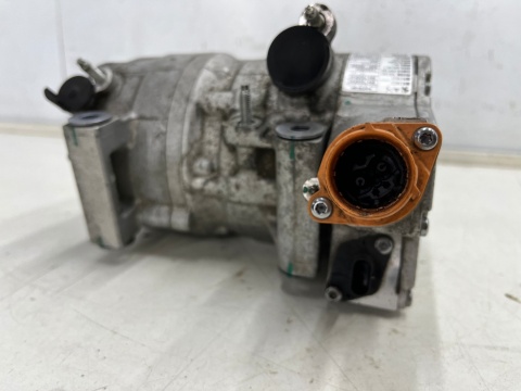 Kompresor klimatyzacji Citroen C4 Jumpy Berlingo Peugeot 208 2008 Partner Combo Corsa Mokka Vivaro 19r.- sprężarka 9847929580 Kompresor klimatyzacji Citroen C4 Jumpy Berlingo Peugeot 208 2008 Partner Combo Corsa Mokka Vivaro 19r.- sprężarka 9847929580