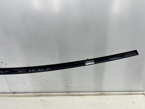 Listwa Audi A6 C8 18r.- lewa przednia listwa ozdobna górnej uszczelki zewnętrznej szyby drzwi lewy przód 4k0837643a Listwa Audi A6 C8 18r.- lewa przednia listwa ozdobna górnej uszczelki zewnętrznej szyby drzwi lewy przód 4k0837643a