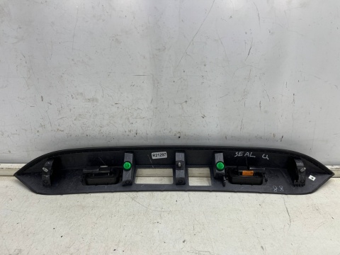 Listwa BYD Seal U 23r.- lampki podświetlenia tablicy blenda nakładka dolna klapy bagażnika na przycisk i kamerę sa3hk-5506110 Listwa BYD Seal U 23r.- lampki podświetlenia tablicy blenda nakładka dolna klapy bagażnika na przycisk i kamerę sa3hk-5506110