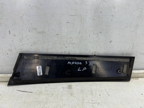 Listwa Mazda 3 III BM BN 13-18r. lewa przednia nakładka osłona słupka drzwi przednich lewy przód bjs750m21 Listwa Mazda 3 III BM BN 13-18r. lewa przednia nakładka osłona słupka drzwi przednich lewy przód bjs750m21