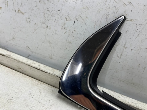 Listwa Mazda 3 IV BP 19r.- PRAWA tylna chromowana nakładka osłona na trójkąt szyby drzwi tylnych prawy tył Listwa Mazda 3 IV BP 19r.- PRAWA tylna chromowana nakładka osłona na trójkąt szyby drzwi tylnych prawy tył