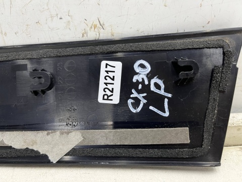 Listwa Mazda CX-30 CX30 19r.- LEWA przednia nakładka osłona słupka drzwi przednich lewy przód dgh950m21 Listwa Mazda CX-30 CX30 19r.- LEWA przednia nakładka osłona słupka drzwi przednich lewy przód dgh950m21