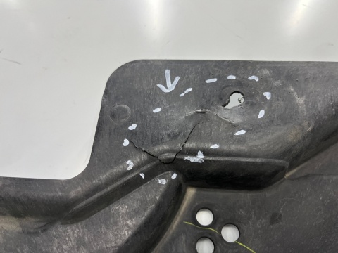 Osłona podwozia BMW M2 G87 23r.- osłona dolna płyta tylna pod zbiornik LEWA oryginalna 8082067 Osłona podwozia BMW M2 G87 23r.- osłona dolna płyta tylna pod zbiornik LEWA oryginalna 8082067