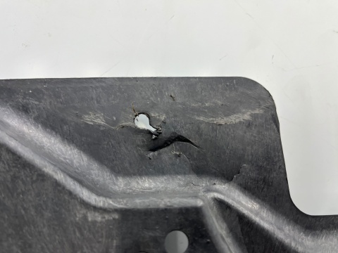 Osłona podwozia BMW M2 G87 23r.- osłona dolna płyta tylna pod zbiornik LEWA oryginalna 8082067 Osłona podwozia BMW M2 G87 23r.- osłona dolna płyta tylna pod zbiornik LEWA oryginalna 8082067