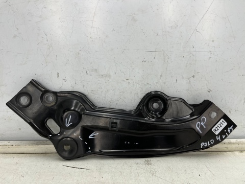 Pas przedni VW Polo 6 VI 2g LIFT 21r.- prawe przednie górne mocowanie pasa okular łącznik wspornik prawy przód 2g0805932d