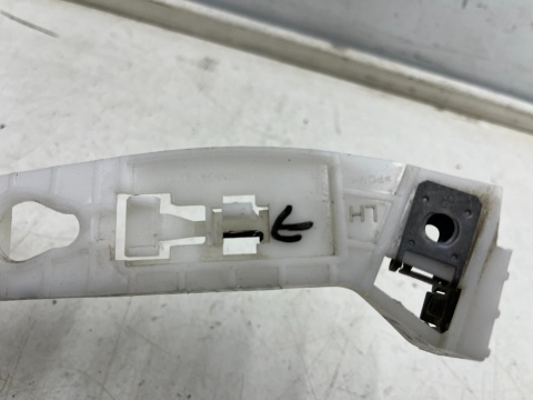 Ślizg Citroen Grand C4 Picasso II SpaceTourer 13-19r. LEWE tylne mocowanie zderzaka wspornik uchwyt lewy tył Ślizg Citroen Grand C4 Picasso II SpaceTourer 13-19r. LEWE tylne mocowanie zderzaka wspornik uchwyt lewy tył