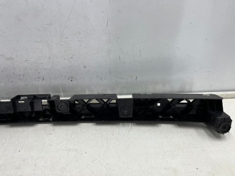 Ślizg Seat Arona 17r.- tylne środkowe mocowanie wspornik uchwyt zderzaka tył 6f9807863c Ślizg Seat Arona 17r.- tylne środkowe mocowanie wspornik uchwyt zderzaka tył 6f9807863c