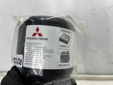 Uszczelniacz do opon Mitsubishi oryginalny płyn do kompresora w zestawie narzędzi w kole zapasowym Uszczelniacz do opon Mitsubishi oryginalny płyn do kompresora w zestawie narzędzi w kole zapasowym