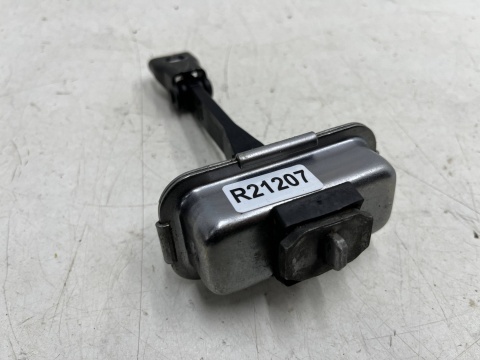 Zawias drzwi Citroen C3 III 16-24r. przedni prawy lewy ogranicznik drzwi prawy lewy przód Zawias drzwi Citroen C3 III 16-24r. przedni prawy lewy ogranicznik drzwi prawy lewy przód