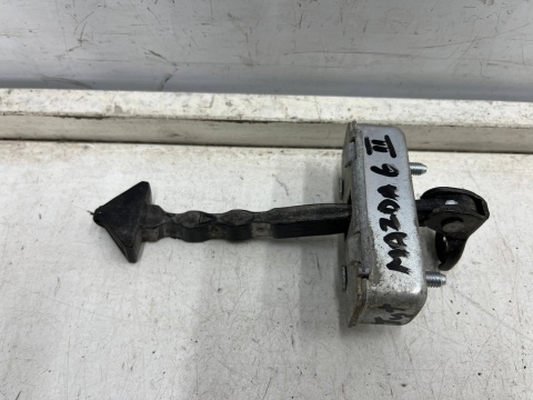 Zawias drzwi Mazda 6 II GH 07-12r tylny prawy lewy ogranicznik drzwi prawy lewy tył Zawias drzwi Mazda 6 II GH 07-12r tylny prawy lewy ogranicznik drzwi prawy lewy tył