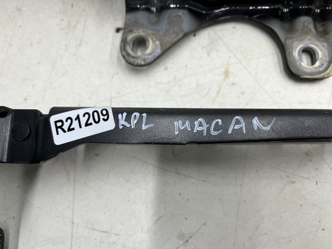 Zawias maski Macan I 95b 14r.- zawiasy pokrywy silnika lewy prawy komplet NIEUSZKODZONE 95b823302d 95b823301d Zawias maski Macan I 95b 14r.- zawiasy pokrywy silnika lewy prawy komplet NIEUSZKODZONE 95b823302d 95b823301d