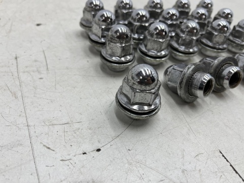 Nakrętki do felg aluminiowych Mitsubishi Kia Hyundai Toyota Lexus Mazda M12x1,5 ŁEB PŁASKI 37mm. do kół 20 sztuk na klucz 21 Nakrętki do felg aluminiowych Mitsubishi Kia Hyundai Toyota Lexus Mazda M12x1,5 ŁEB PŁASKI 37mm. do kół 20 sztuk na klucz 21