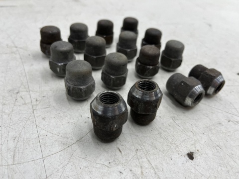Nakrętki do felg alumiowych Mitsubishi Kia Hyundai Toyota Lexus Mazda M12x1,5 Stożkowe długość 29mm. do kół 16 sztuk klucz 21 Nakrętki do felg alumiowych Mitsubishi Kia Hyundai Toyota Lexus Mazda M12x1,5 Stożkowe długość 29mm. do kół 16 sztuk klucz 21