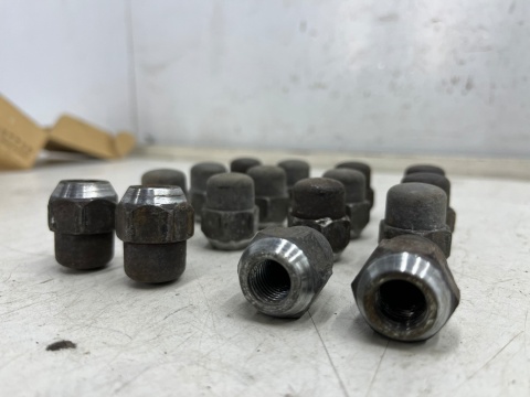 Nakrętki do felg alumiowych Mitsubishi Kia Hyundai Toyota Lexus Mazda M12x1,5 Stożkowe długość 29mm. do kół 16 sztuk klucz 21 Nakrętki do felg alumiowych Mitsubishi Kia Hyundai Toyota Lexus Mazda M12x1,5 Stożkowe długość 29mm. do kół 16 sztuk klucz 21