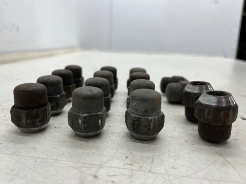 Nakrętki do felg alumiowych Mitsubishi Kia Hyundai Toyota Lexus Mazda M12x1,5 Stożkowe długość 29mm. do kół 16 sztuk klucz 21 Nakrętki do felg alumiowych Mitsubishi Kia Hyundai Toyota Lexus Mazda M12x1,5 Stożkowe długość 29mm. do kół 16 sztuk klucz 21