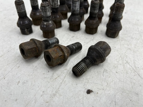 Śruby do felg alumiowych Opel Suzuki M12x1,5 Stożkowe długość gwintu 22mm. śruba do kół komplet 20 sztuk na klucz 17 Śruby do felg alumiowych Opel Suzuki M12x1,5 Stożkowe długość gwintu 22mm. śruba do kół komplet 20 sztuk na klucz 17