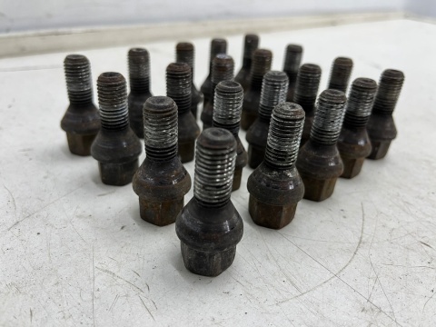 Śruby do felg alumiowych Opel Suzuki M12x1,5 Stożkowe długość gwintu 22mm. śruba do kół komplet 20 sztuk na klucz 17 Śruby do felg alumiowych Opel Suzuki M12x1,5 Stożkowe długość gwintu 22mm. śruba do kół komplet 20 sztuk na klucz 17