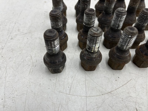 Śruby do felg alumiowych Opel Suzuki M12x1,5 Stożkowe długość gwintu 22mm. śruba do kół komplet 20 sztuk na klucz 17 Śruby do felg alumiowych Opel Suzuki M12x1,5 Stożkowe długość gwintu 22mm. śruba do kół komplet 20 sztuk na klucz 17