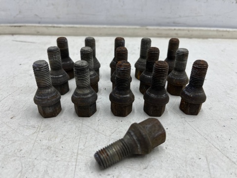 Śruby do felg alumiowych Opel Suzuki M12x1,5 Stożkowe długość gwintu 22mm. śruba do kół komplet 16 sztuk na klucz 17 Śruby do felg alumiowych Opel Suzuki M12x1,5 Stożkowe długość gwintu 22mm. śruba do kół komplet 16 sztuk na klucz 17
